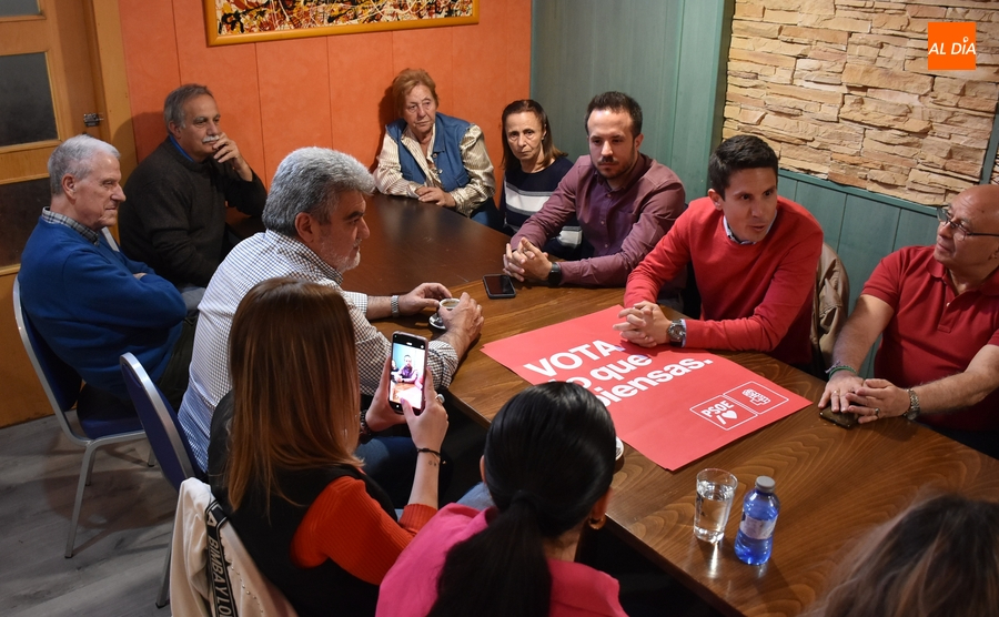 Jesús Málaga mantiene un encuentro con la candidatura socialista al Ayuntamiento