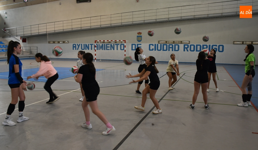 Inicia su andadura la nueva categoría Alevín de la Escuela de Voleibol Femenino