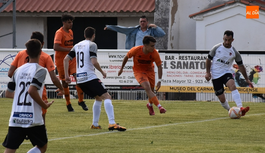 Alberto García marca un hat-trick en el ya inservible triunfo del Senior del Ciudad Rodrigo ante Peñaranda