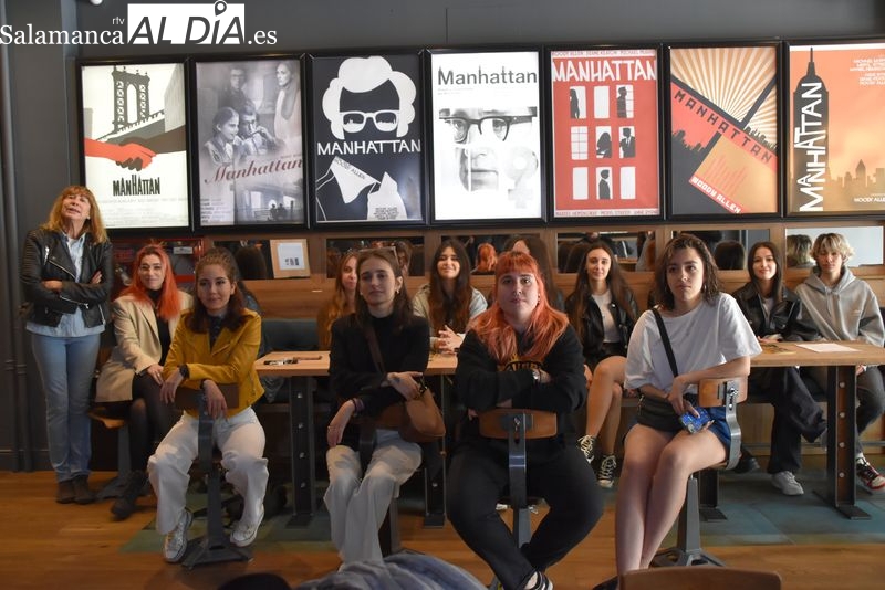 Exposición de estudiantes de Bellas Artes en los Cines Van Dyck