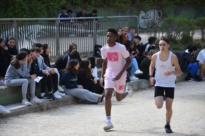 Carrera y bocadillo solidario en el IES Mateo Hernández a favor de Cruz Roja