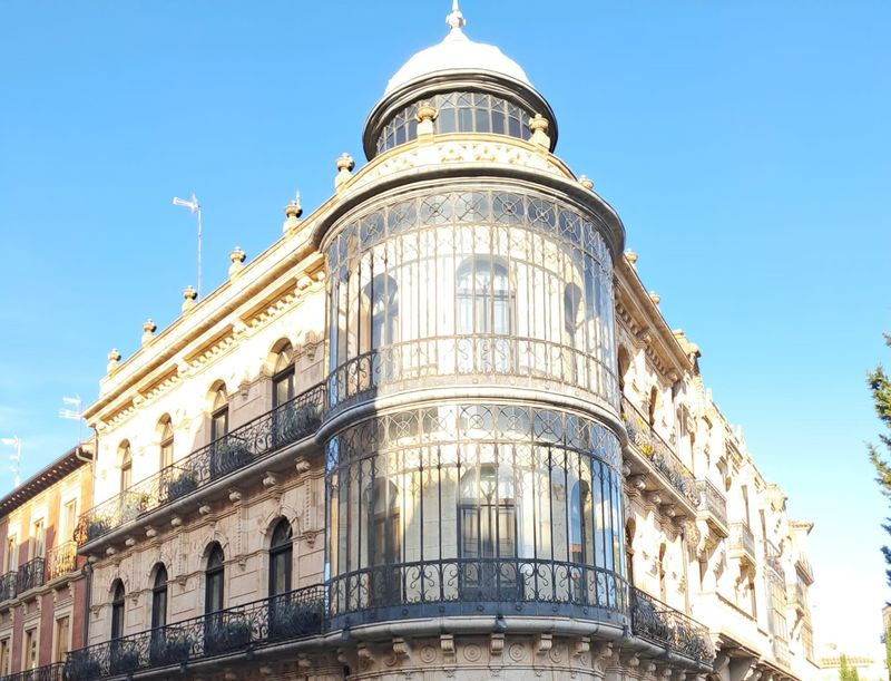 UPL quiere fomentar la puesta en valor de la arquitectura modernista que alberga Salamanca