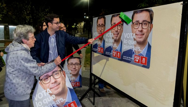 Mateos propone, sin condiciones, un debate cara a cara con Carbayo 