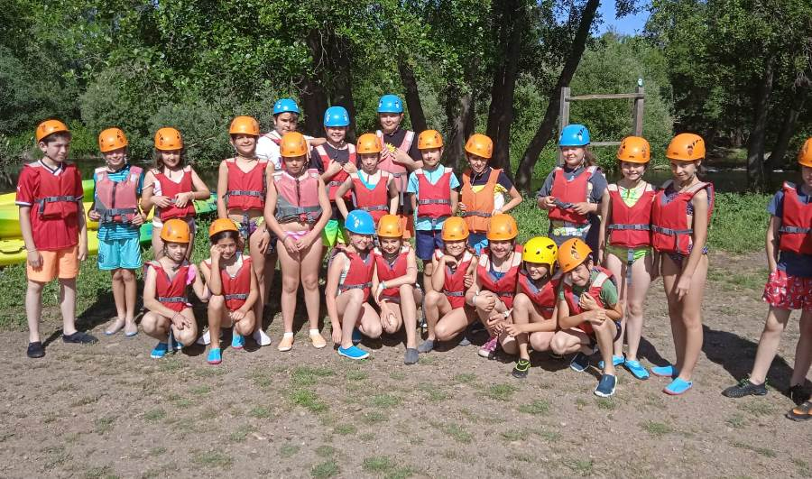 Escolares de toda la provincia disfrutan de un descenso en piragua por el Águeda