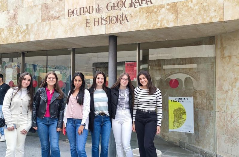 Nadia Barbero y Jimena González, del San Juan Bosco, obtienen el primer premio en el Geoconcurso