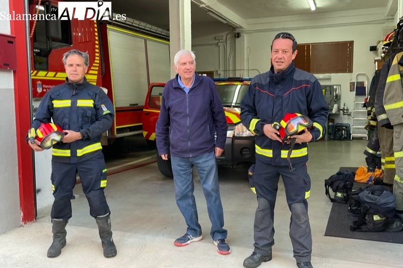 Juan Carlos Labajos y Pio Enrique Bermúdez, bomberos voluntarios de Peñaranda que se unen a la lucha contra el fuego en Las Hurdes