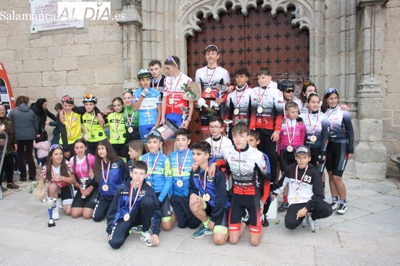 Macotera se llena de ambiente, familias y deporte para vivir el II Trofeo escuelas Copa Castilla y León de ciclismo