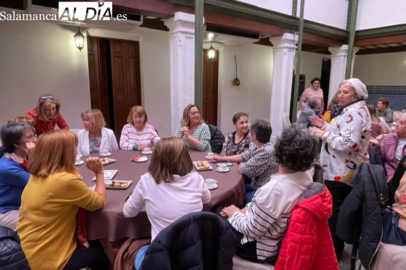 Encarnación Pérez subraya la importancia de la igualdad real en un encuentro con mujeres organizado por el PSOE