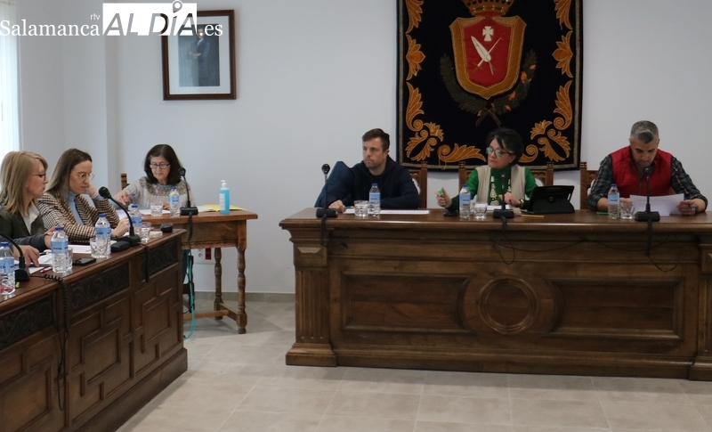 El equipo de Gobierno del Ayuntamiento de Vitigudino muestra su apoyo a la secretaria actual 