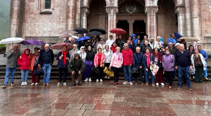 Integrantes de la Asociación de Jubilados San José conocen Asturias 