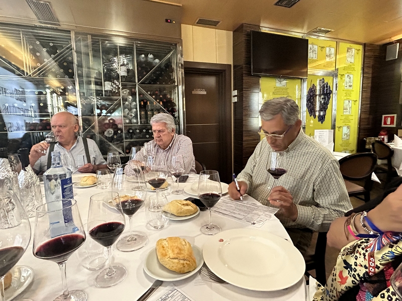 Para disfrutar de ‘Vinos Divertidos’ en compañía