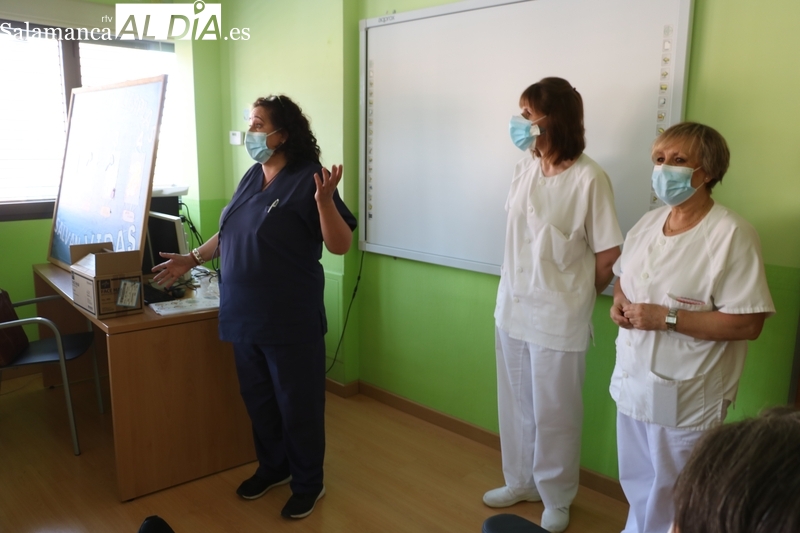 El Centro de Salud  de Vitigudino ofrece a los usuarios de Asprodes una charla sobre la limpieza de manos