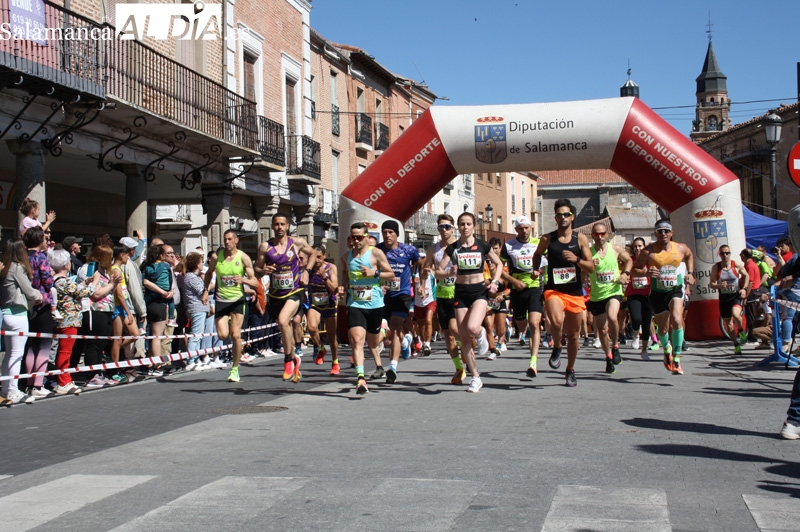 Multitudinaria fiesta del deporte en Peñaranda para vivir la XXIX Carrera Popular Hijos, Padres y Abuelos