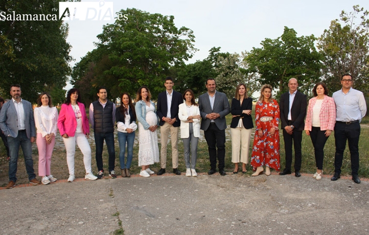 El PP de Peñaranda presenta una candidatura que pide confianza a los vecinos en un acto oficial en el parque El Inestal