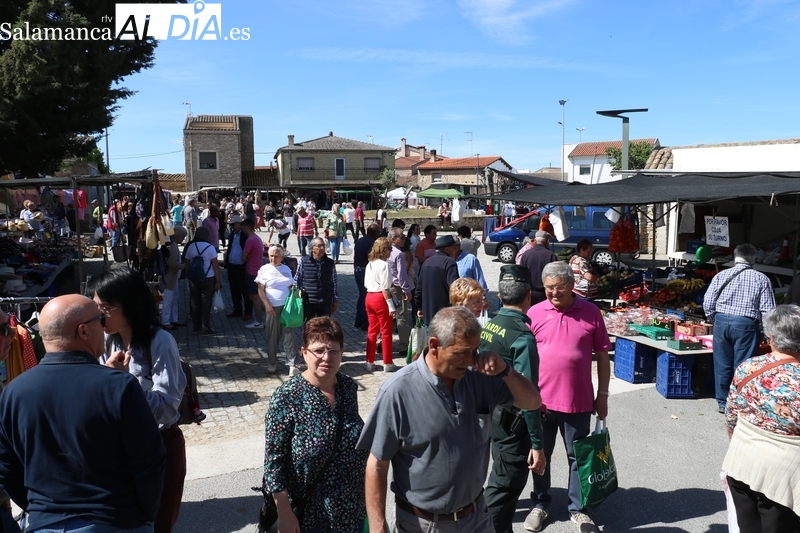 El mercadillo de Trabanca se aprovecha de los coletazos del puente del 2 de mayo