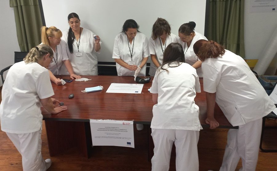 Los alumnos de la acción de Atención Sociosanitaria de Cáritas arrancan sus prácticas en residencias