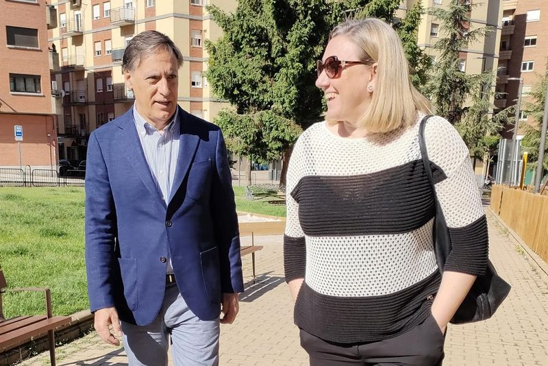 Isabel Blanco pide al PSOE que no estorbe mucho y que copie las políticas del PP para avanzar