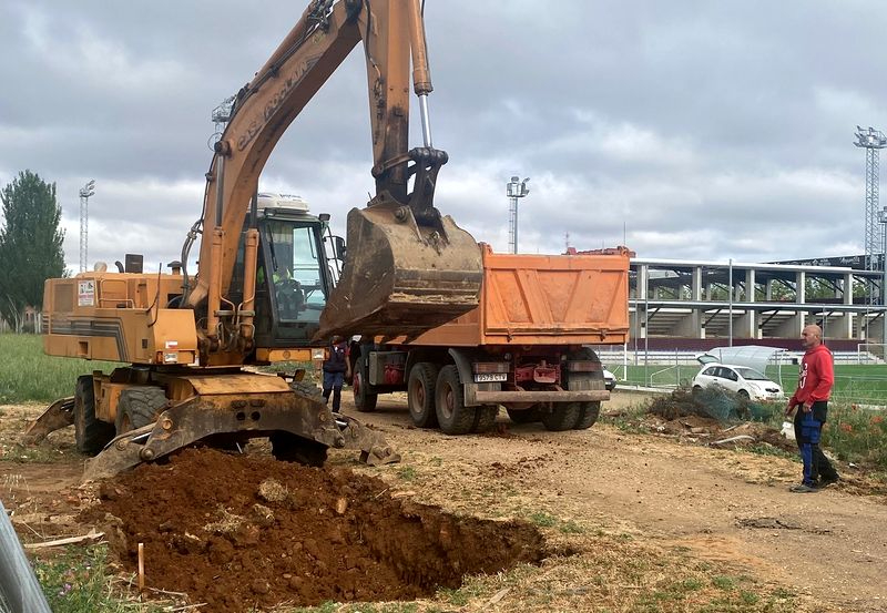Empiezan las obras de ampliación del campo de fútbol anexo en el ‘Reina Sofía’