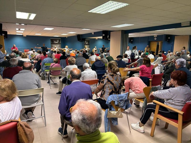 Casi 500 personas participan en la sesión de pilates terapéutico de Santa Marta