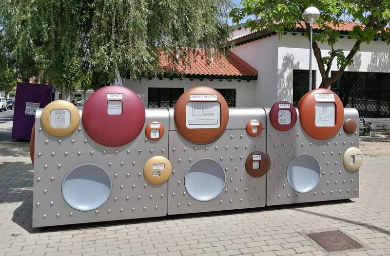 Salamanca estrena más de 300 papeleras cenicero y cuatro puntos limpios de proximidad