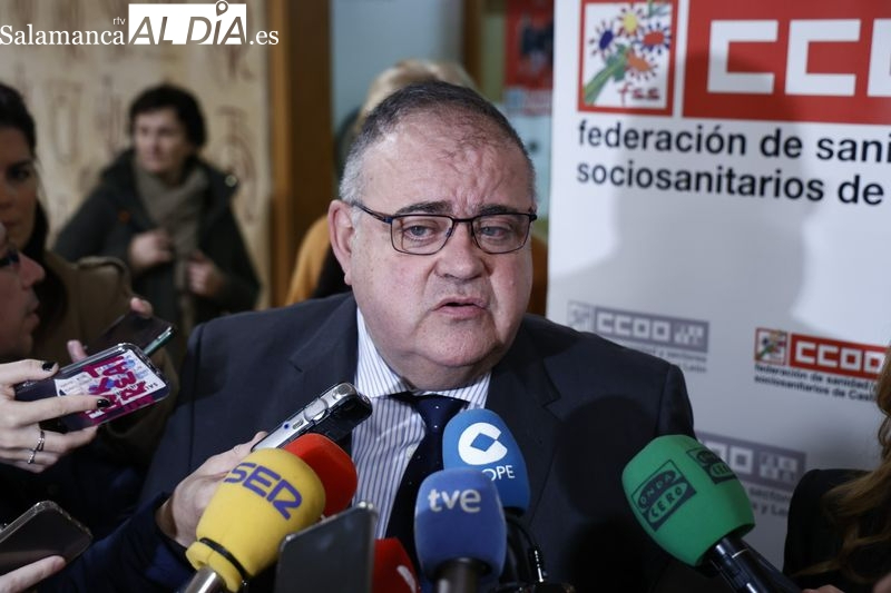 El consejero de Sanidad justifica la contratación de médicos sin homologación