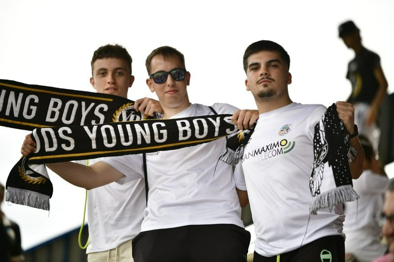 Aficionados del Salamanca UDS animarán al equipo a su llegada a los vestuarios del Helmántico contra el Ávila