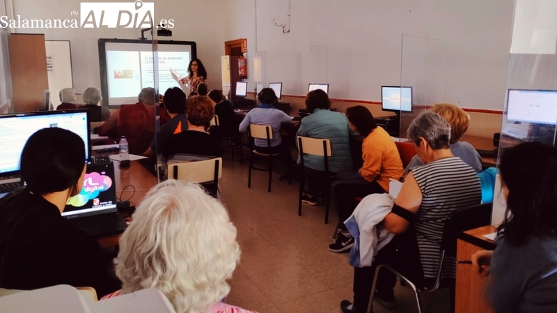 Buena afluencia en Aldeadávila al taller ‘Descubre tu historia’ del programa  Provincia Universitaria