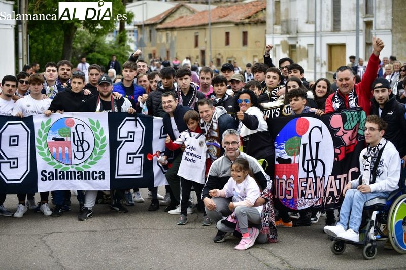 Más de medio millar de aficionados del Salamanca UDS se dan cita en Astorga por el sueño del ascenso