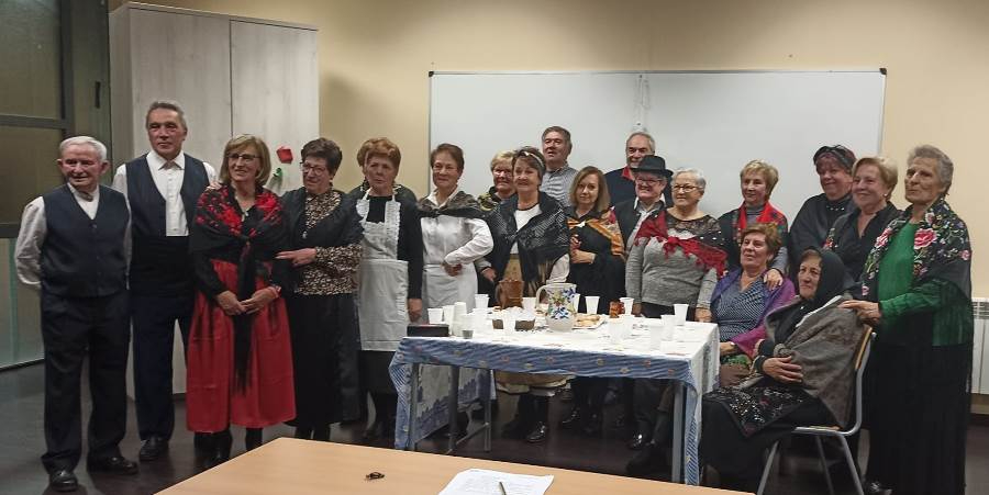 El grupo de teatro de la Universidad de la Experiencia actuará el viernes en el Teatro Nuevo