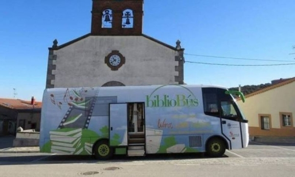Los Bibliobuses de la Diputación recorren los pueblos de la provincia