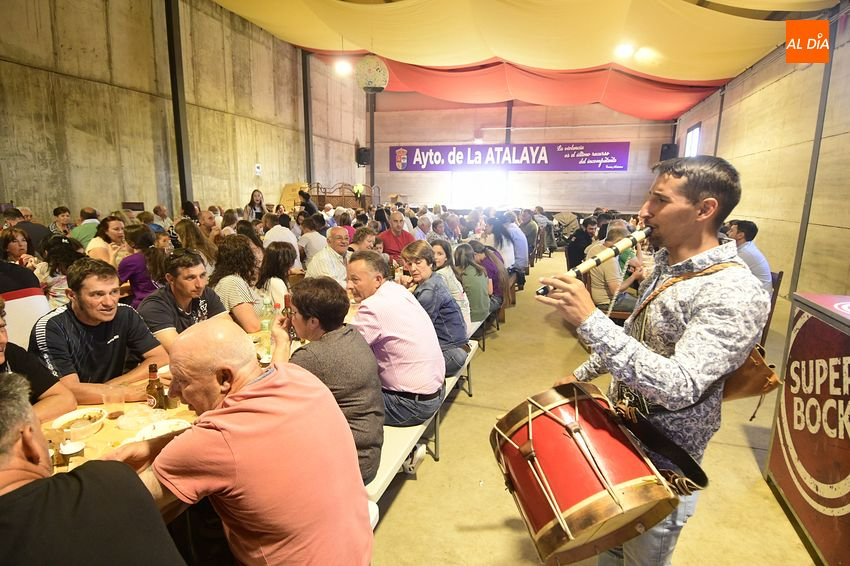Unas 250 personas comen juntas en La Atalaya dentro de sus fiestas patronales