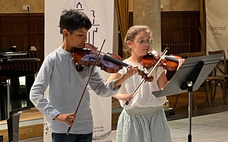 Pasacalles y concierto en la plaza de Anaya con más de 300 músicos