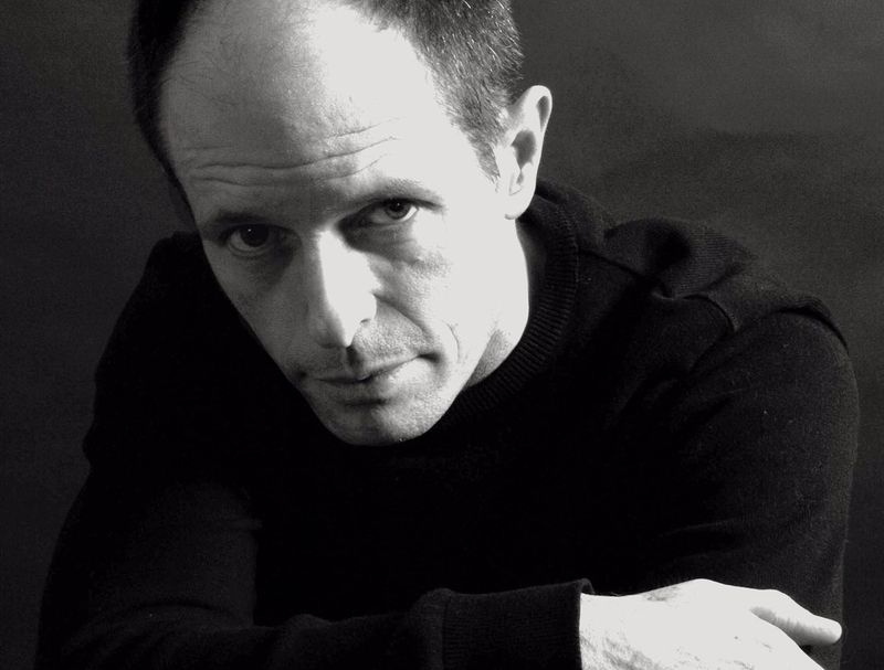 El escritor francés que estrena una novela adictiva cuya trama se desarrolla en Salamanca