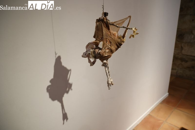 La joven Lucía García Sánchez expone sus creaciones en la Hospedería Fonseca