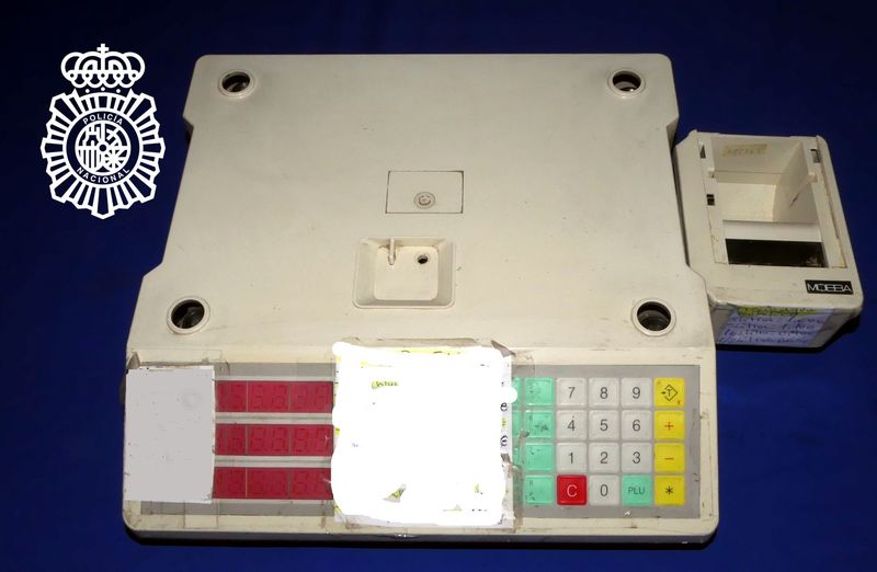 Roba una caja registradora en un establecimiento de la zona de Van Dyck