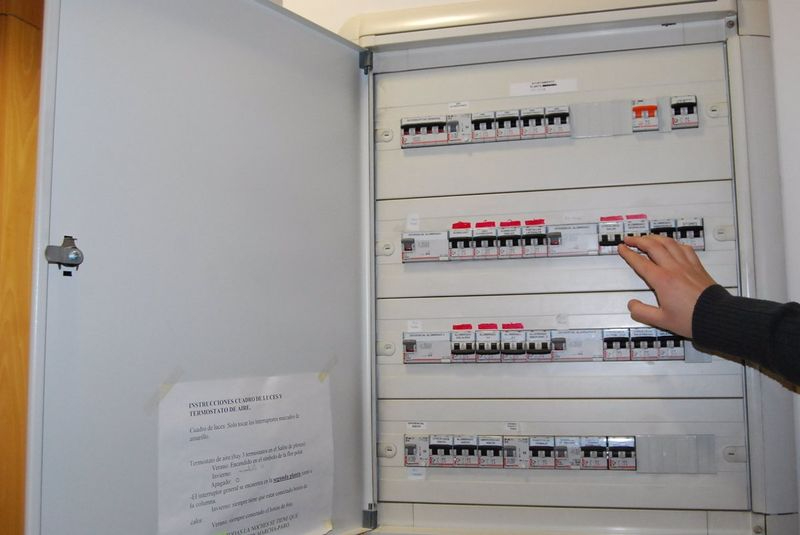 ¿El timo del corte de luz? De esta manera han estafado 10.000 euros a tres hosteleros 