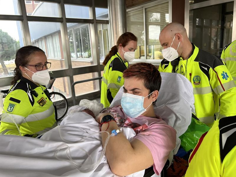 Una mujer da a luz en plena calle en Madrid
