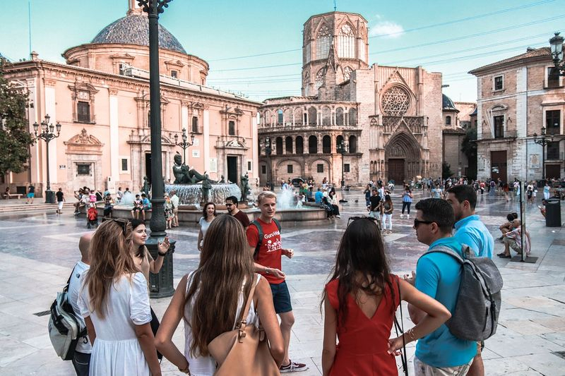 Así funcionan los free tour, el gran competidor de los guías turísticos tradicionales