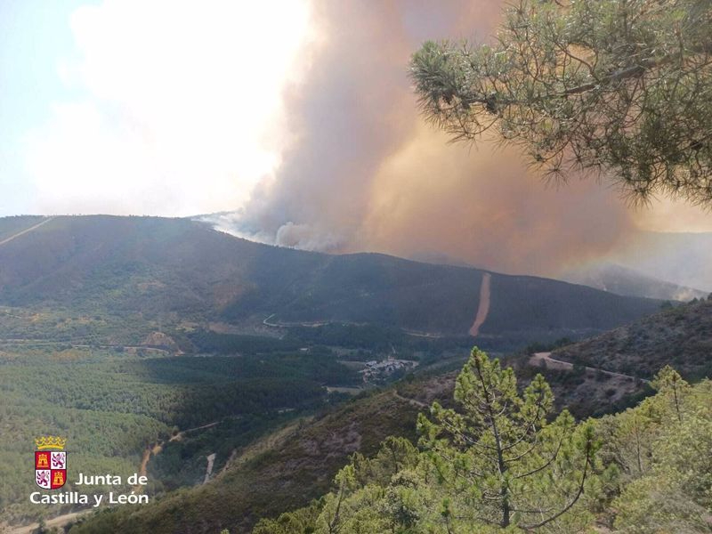 La Junta, en alerta y trabajando para que el incendio de Pinofranqueado no se propague a Salamanca