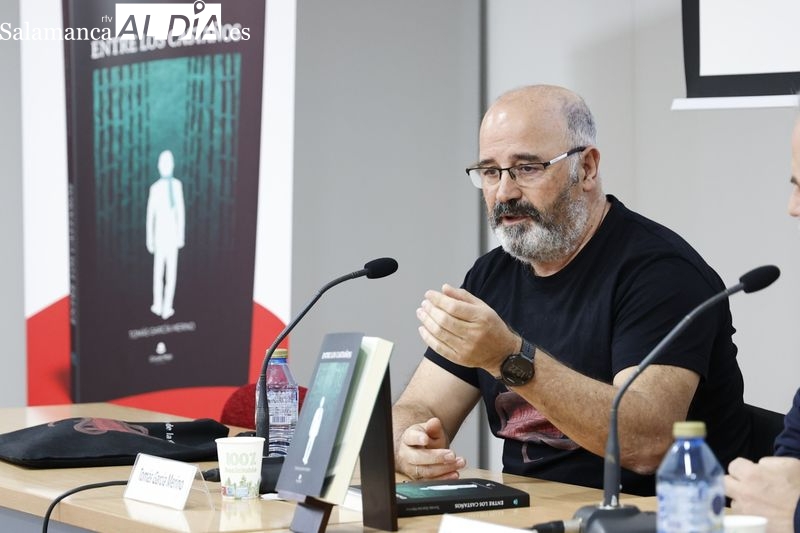 Tomás García Merino estrena en la Plaza Mayor su tercera novela, Entre los castaños