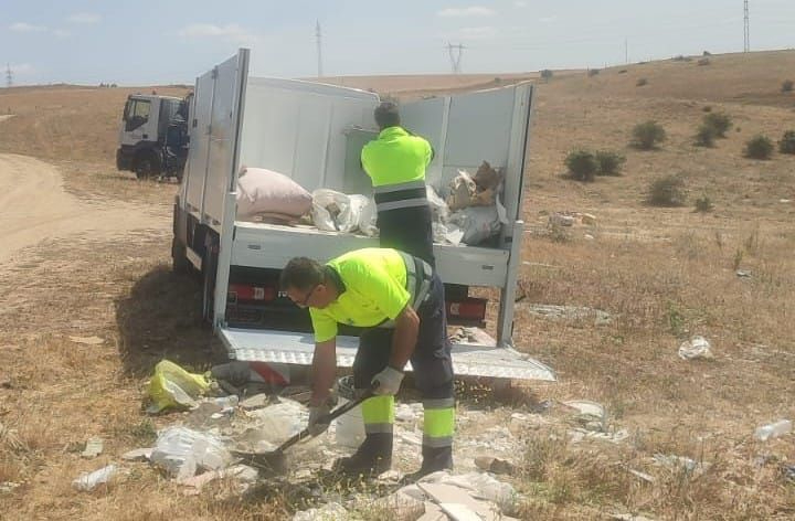 El Ayuntamiento, ante las quejas de los vecinos de Tejares: Se han incrementado los medios para erradicar las escombreras ilegales