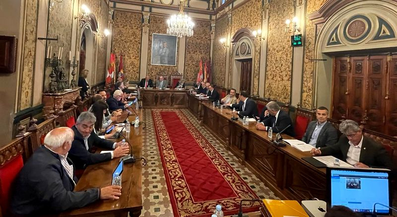 Es un honor estar al frente de la Diputación, afirma Iglesias en el último pleno de la legislatura