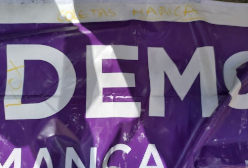 Ataque vandálico a la carpa de Podemos-IU-AV