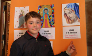 El peñarandino Cesar Vázquez recoge el premio a la mejor creación de su categoría entre los 700 escolares participantes del I Concurso Relicant Paint