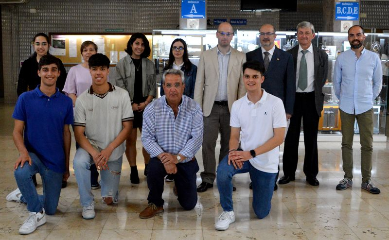 Estudiantes del Martínez Uribarri representarán a la USAL en la olimpiada nacional de Química