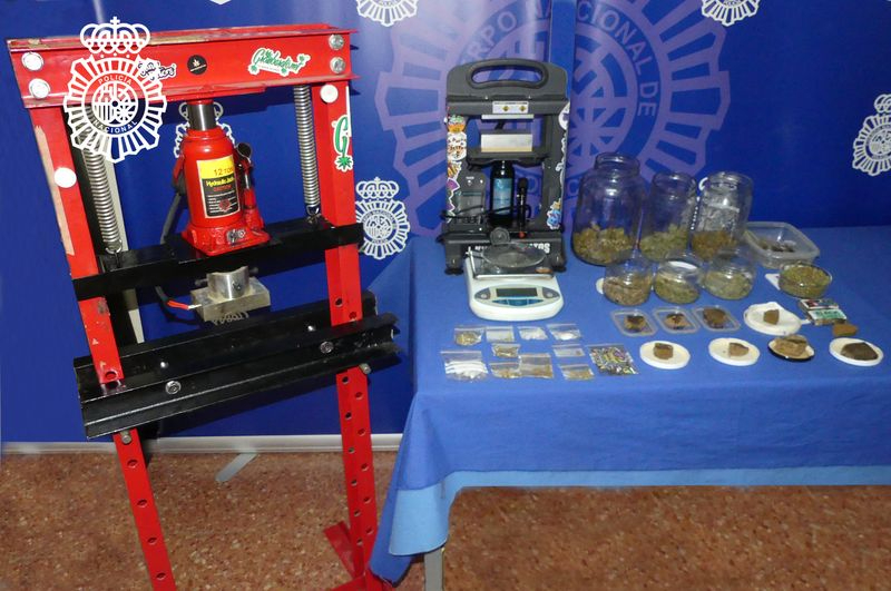 Desmantelado un local en el centro de Salamanca utilizado para consumir y vender hachís y marihuana