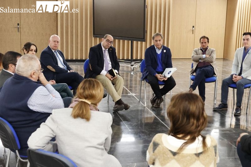 Carbayo aspira convertir a Salamanca en el Cambridge del español