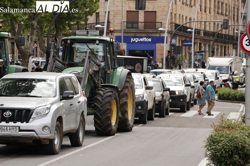 Ganaderos colapsan Salamanca para protestar por las nuevas normas para el movimiento de animales
