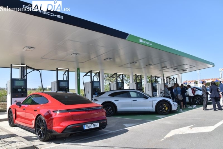 Salamanca inaugura el primer gran parque de recarga ultrarrápida de vehículos eléctricos en CyL