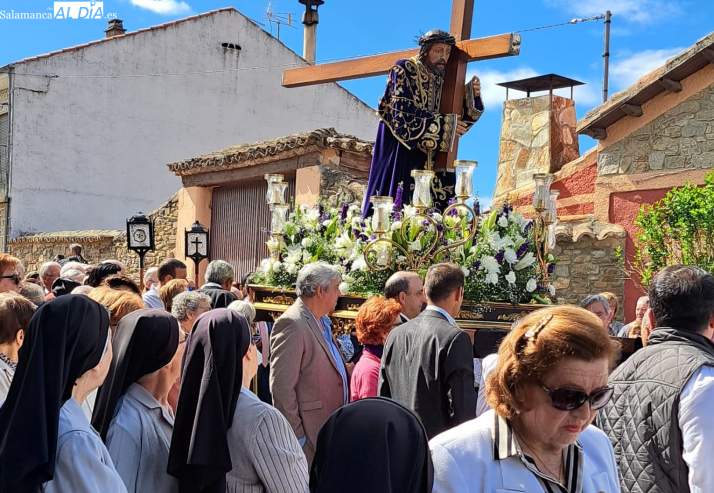 San Felices de los Gallegos se emociona con la procesión del Cordero